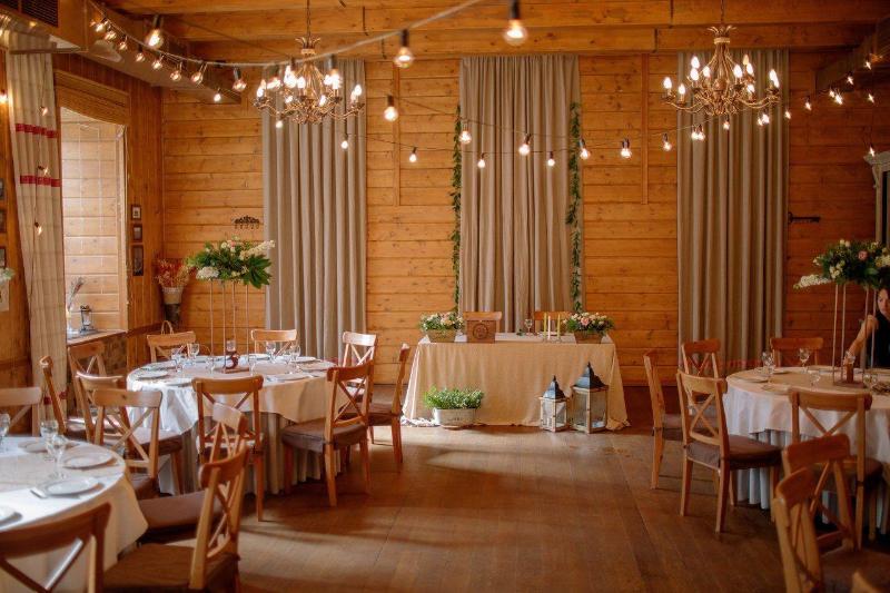 Ресторан в деревенском стиле