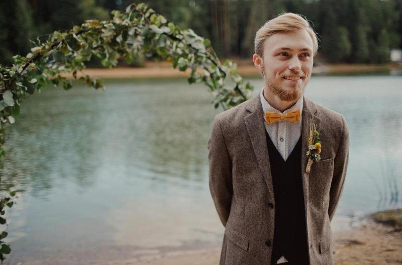 Жених в костюме